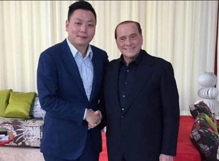 不穿内衣的瑜伽教练