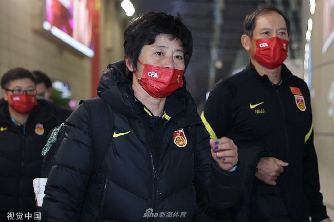 免费边摸边吃奶边叫床视频gif